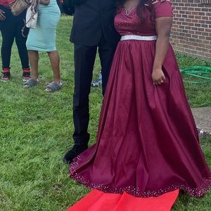 I’m selling my prom dress I have only worn it for 3hours